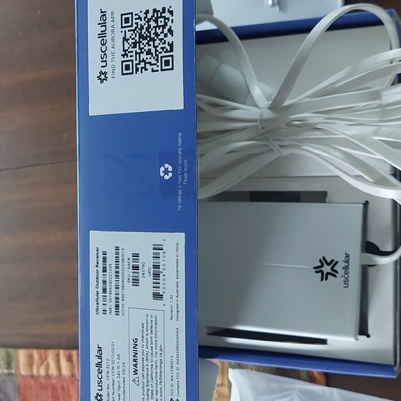 Outdoor receiver and Eeros 6+ mesh router - Picture 2 of 6